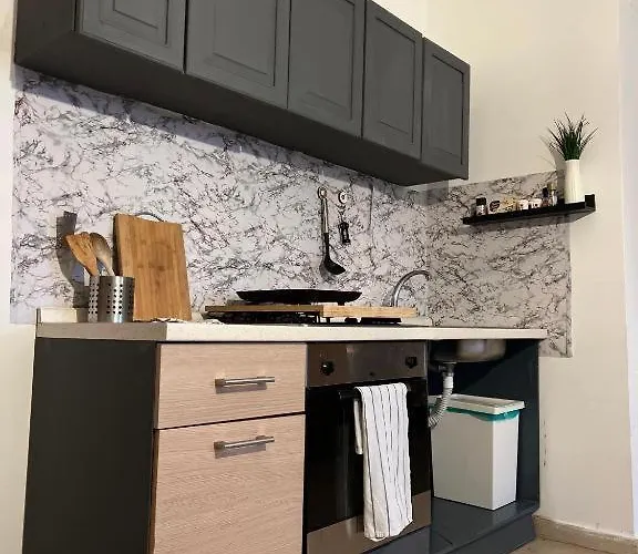 Rue Ragusa #1a Howme